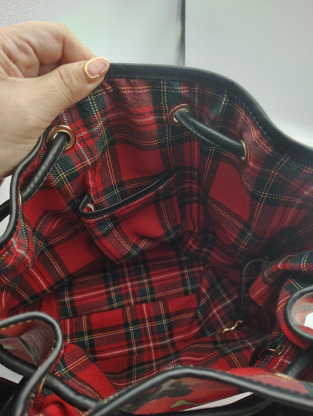 RARE Dooney & Bourke Schnauzer Design Black Bucket Bag In Red/Black/ Tartan - Picture 13 of 16